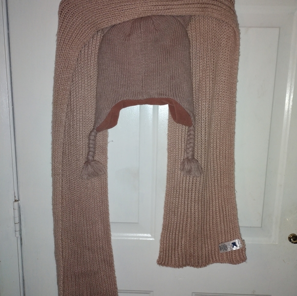 SCARF AND HAT 🤠 - Picture 4 of 6
